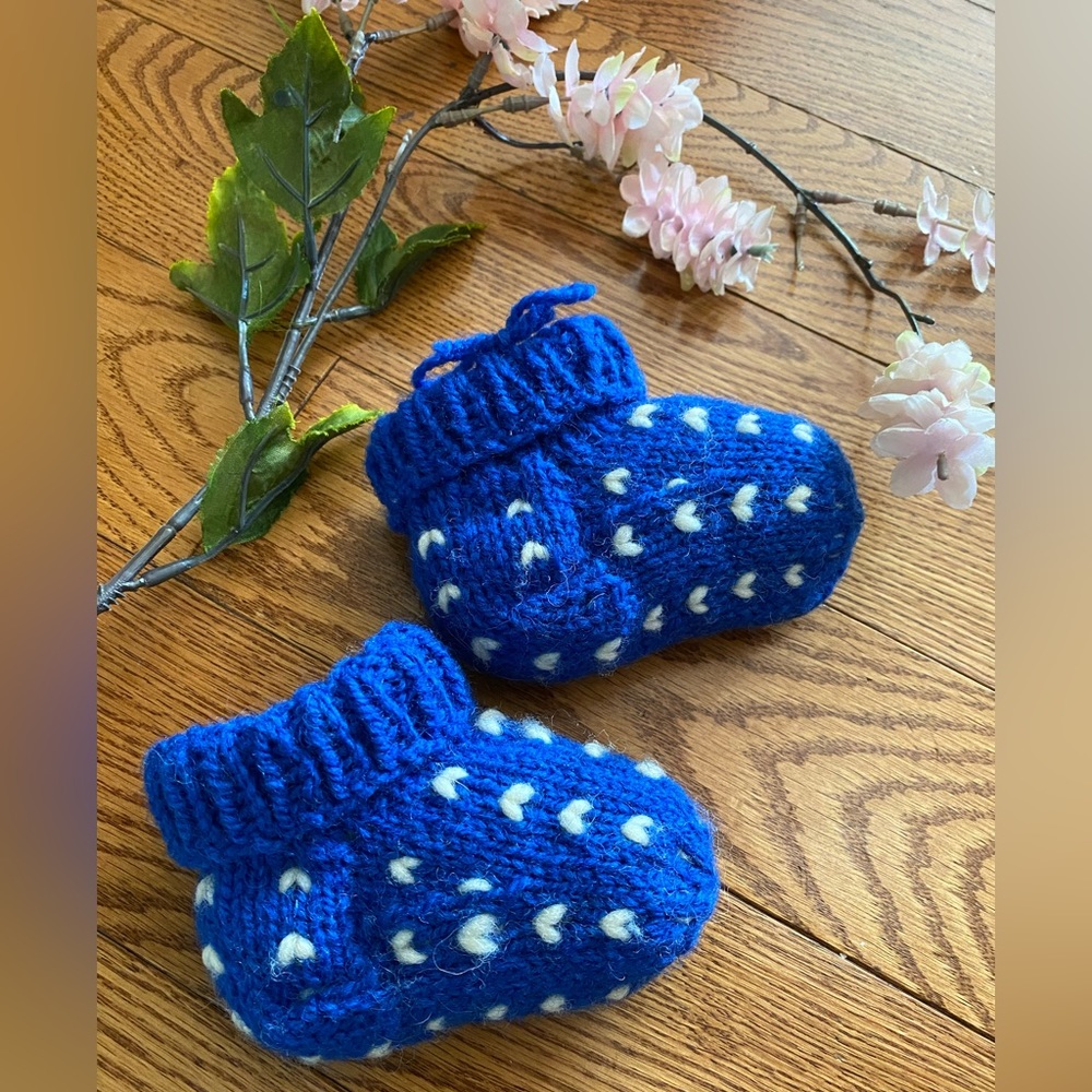 Adorable | heart-shaped | Baby booties | Wool socks